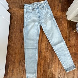 NWT SIZE 6 SHORT HI RISE JEGGING WORN OUT BLUE STRETCH FROM AMERICAN EAGLE